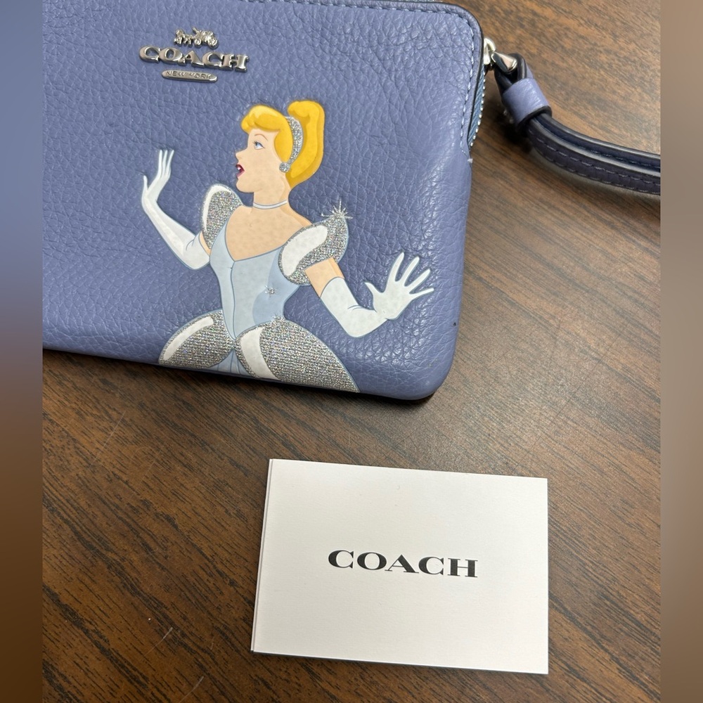 New Disney x Coach Princess Cinderella Corner Zip Wristlet in Periwinkle - Picture 6 of 7